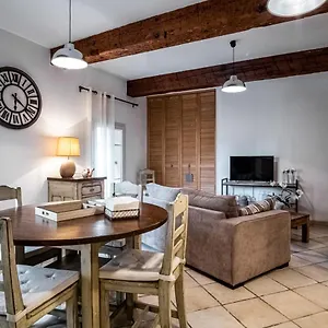 https://appartement-au-coeur-de-lisle-sur-la-sorgue.fr-provencehotel.com