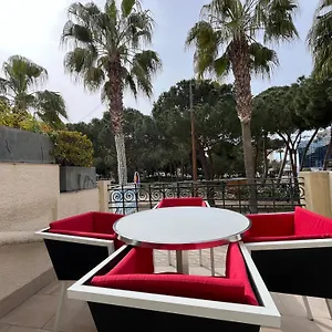 https://appartement-sur-la-pinde-juan-les-pins.fr-provencehotel.com