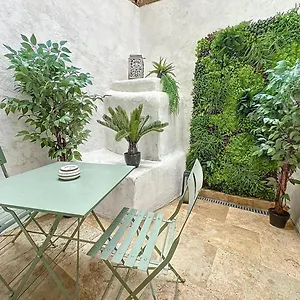 https://le-petit-patio-aix-en-provence.fr-provencehotel.com
