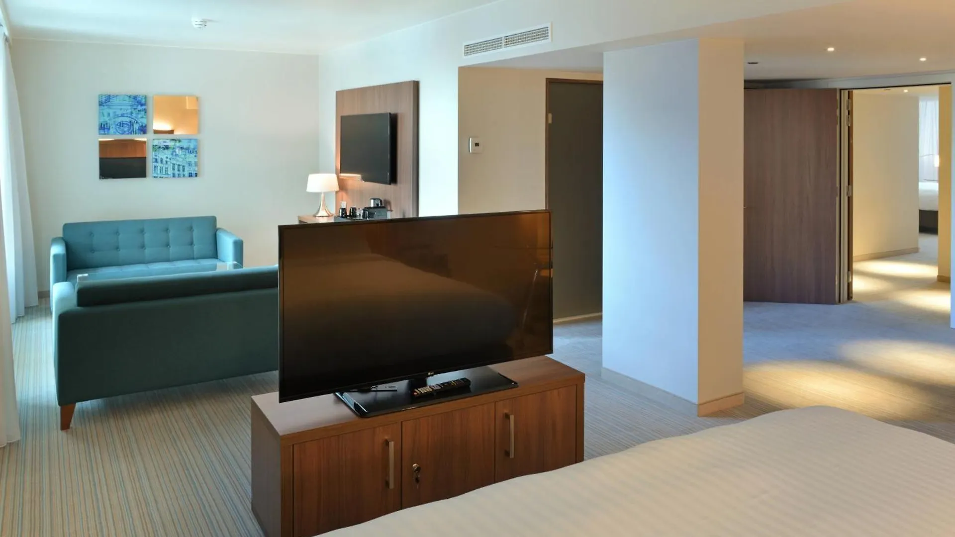 מלון Courtyard By Marriott Brussels Eu בלגיה